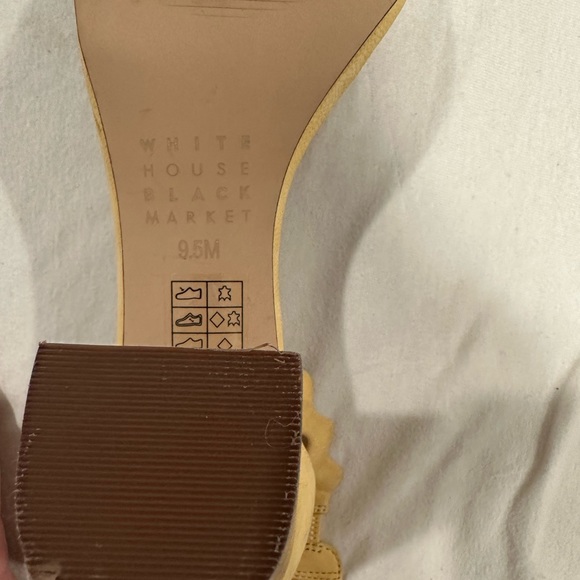 Block heels with scalloped ankle strap size 9.5 - Picture 2 of 4